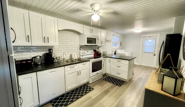Private 2 Bedroom Apartment with Ocean View at Cape View Escape