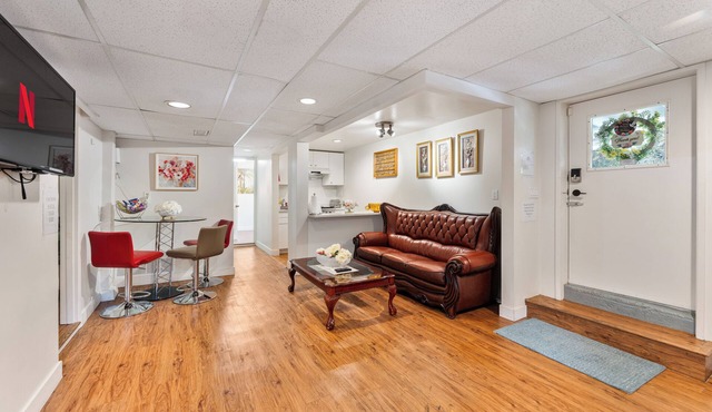 Private 3BR Suite near UBC & Beaches