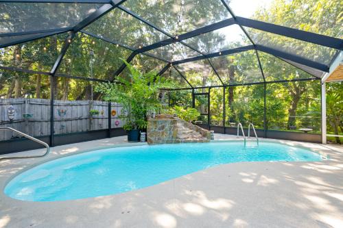 Private Backyard Oasis: Cocoa Family Home! in Cocoa