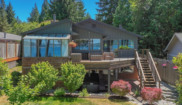 Private Beach in Little Norway, Hot Tub, 4000 sqft and more! in Poulsbo