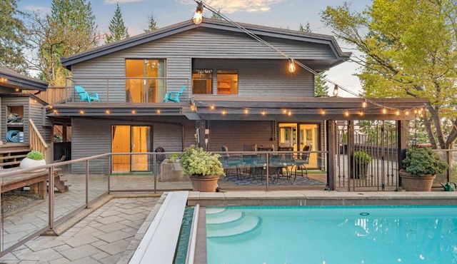 Private Bedroom, Powder Room, Shower, Outdoor Pool, Hot Tub