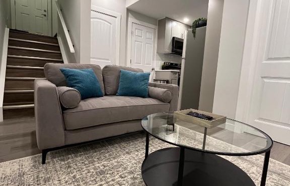 Private Chic Modern Suite with Kitchen near Spruce Meadows and LRT