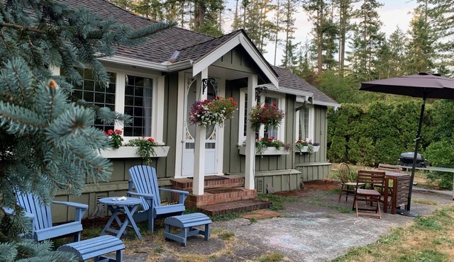 Private Cottage: charming 2 bed + 2 bath forest sanctuary