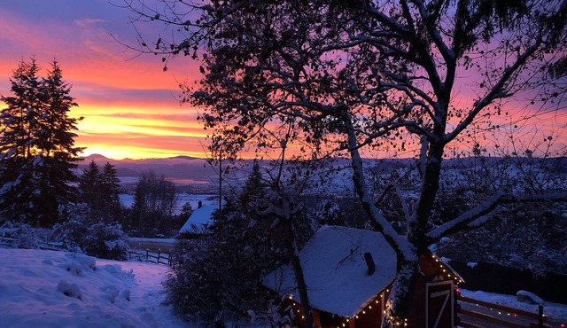 Private Country Cottage with great views. Close to Skiing, Beaches and Town.