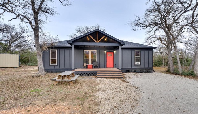Private Deck & Forest Setting: Waelder Cabin! in Waelder