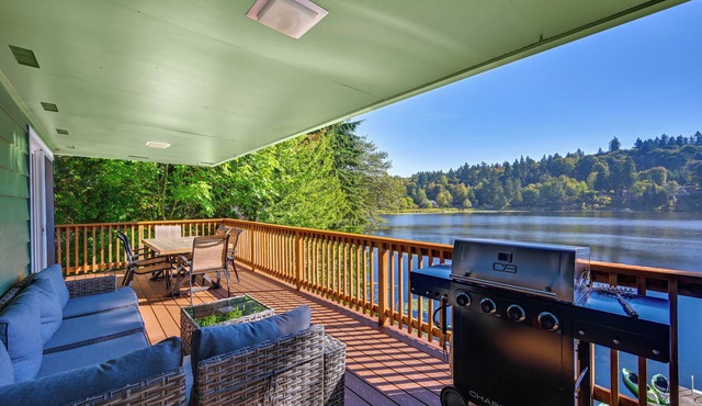 Private Dock & Fire Pit: Lakefront Gem in Olympia in Olympia
