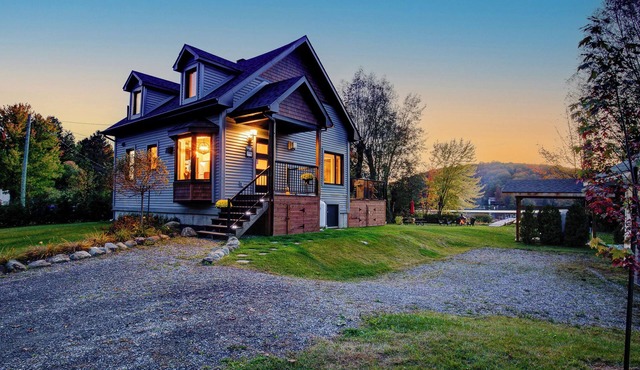 °Private dock°Lakefront°Hot Tub°Fireplace°Sunset° in Stanstead