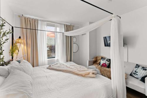 Private Estate City Vista Pool & Leisure Suite in Boston