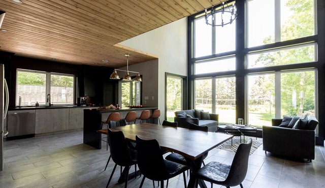 Private Estate getaway near golf, beaches and attractions