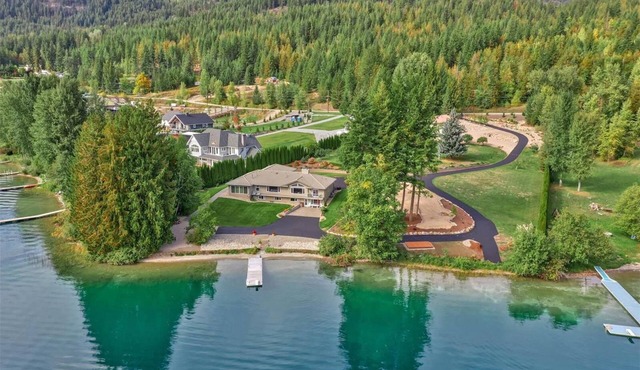 Private Executive Lakefront w/Boat Launch and Mooring