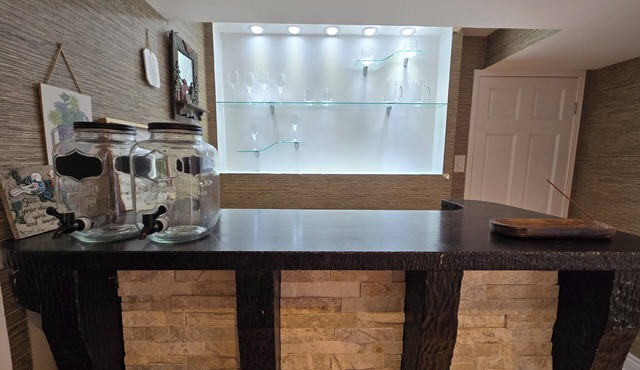Private Guest House- A Beautiful Walkout unit