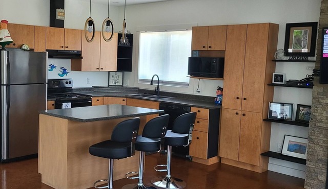 private house 975 sq ft. old city quarter. 5 min to shops water front.