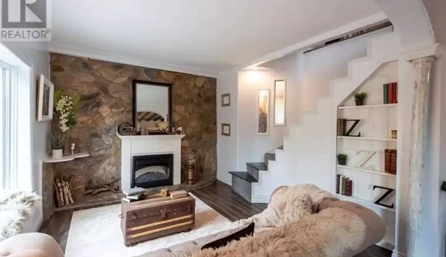 Private house/large hottub/sauna & optional "Adult/Red room"