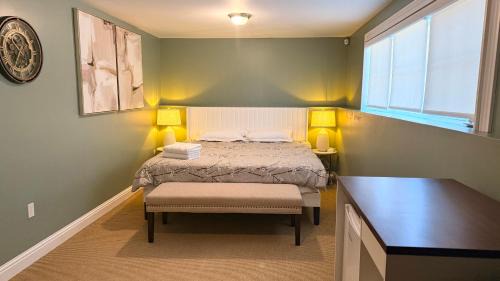 Private King Bed Room Near UPEI & Downtown Cozy Retreat Near Everything