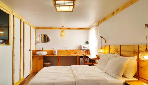 Private little Zen guestroom free parking