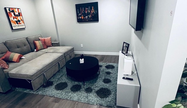 Private Modern 2-BR Walkout Suite-Cozy Quiet and Fully equipped in Calgary, NW