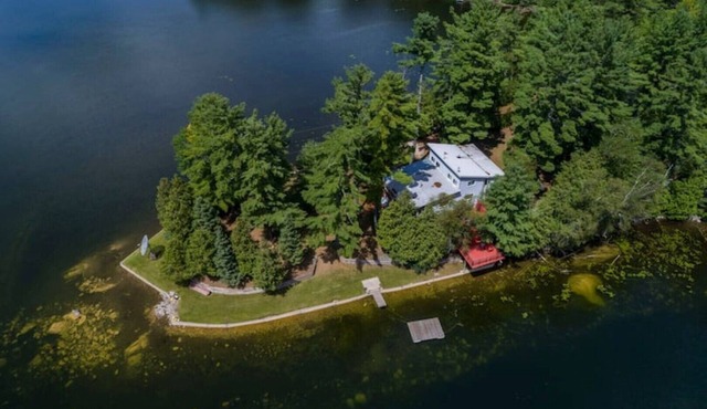 Private Peninsula - Modern yet Cozy 5-Bedroom Renovated Cottage