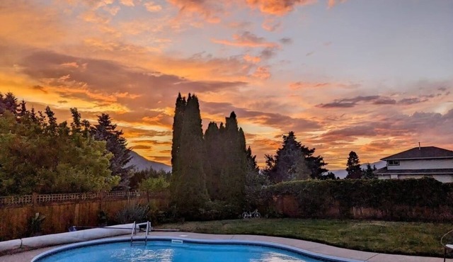 Private pool- Outdoor Patio -5 beds 3.5 Baths!