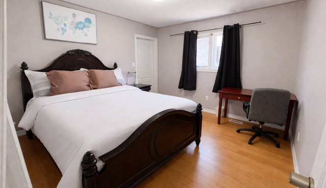 Private Queen Bed w/Walk-In Closet, 2.5 Baths—Brampton Shared Home nr GO Station