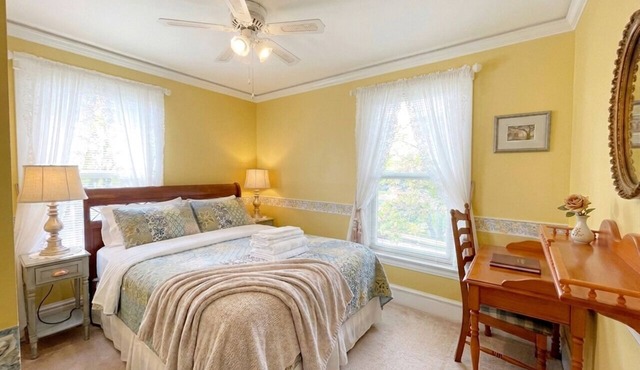 Private Room Honey Room 15 MINS WALK to Falls