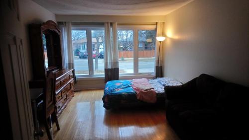 Private Rooms, Free Parking, Full Kitchen, Best Prices in Town- York University Heights