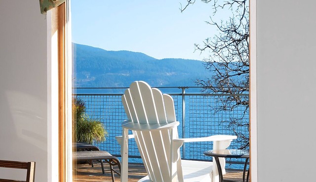 Private Waterfront~Beach~New Kitchen~Storm Viewing~Gorgeous View~Sunny