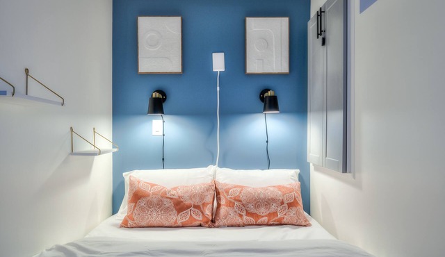 Private | WiFi | Queen Bed | TV | Desk | Cafe | Free Parking | Pickering Casino