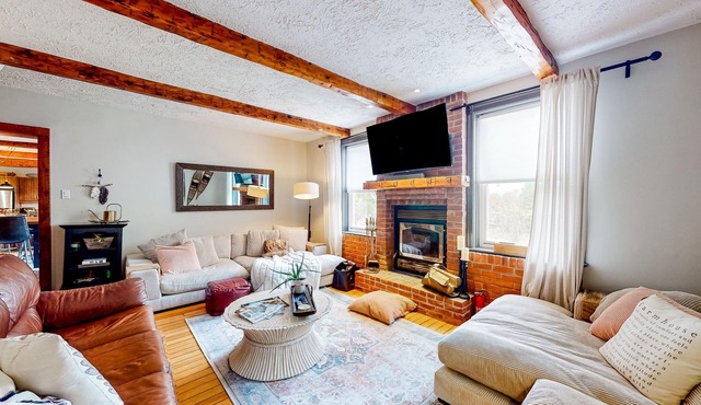 Pura Via: Northwinds Escarpment- Bed and Breakfast - near skiing with hot tub