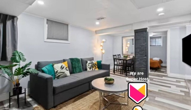 Quaint Clean 2BR DT Windsor Laundry and parking Inc