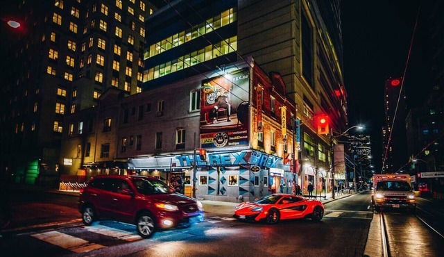 Queen Street 2BR Hotel Stay Near Downtown