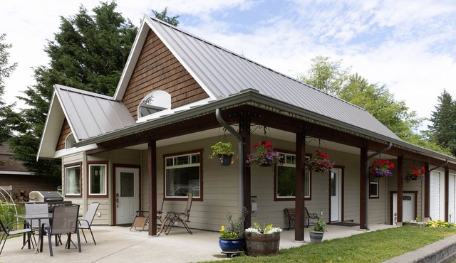 Quiet 2 Bedroom Homestead in Miracle Beach