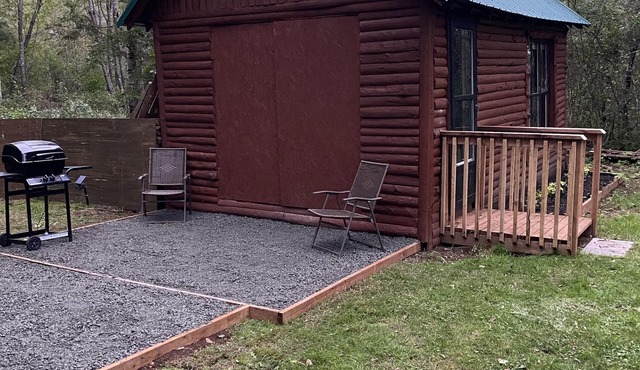Quiet fishing cabin along the River Philip. Access to atv and snowmobile trails
