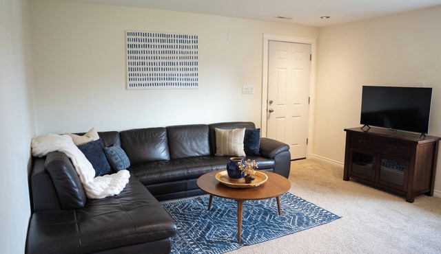 Quiet Pet-Friendly Home Near Autzen in Eugene