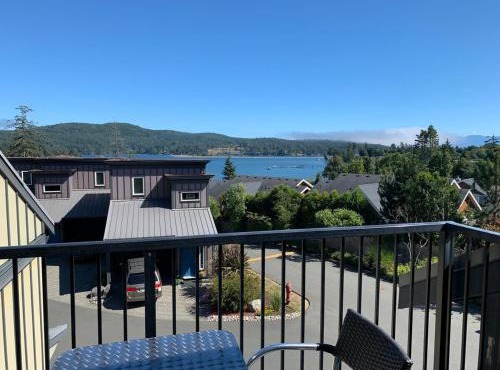 Race Rocks Townhouse - Pet Friendly Sooke Rental