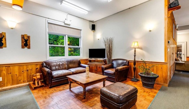 Rare Muskoka Chalet Suite - A1