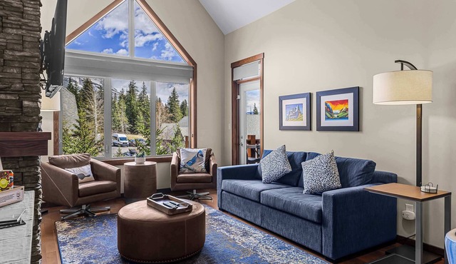 Raven Suite at Stoneridge w/Sauna, Pool & Hot Tub