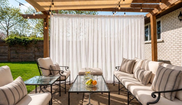 Red Maple Retreat - Walkable Pet-Friendly Single-Level Retreat in Old Town in Niagara-on-the-Lake