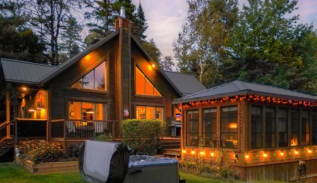 Red Pines Lodge | 4-Season Spa | BBQ | Riverfront | 4 Kayaks | Mauricie