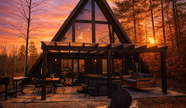 Red River Gorge Raven’s Summit Luxury HotTub WiFi in Campton