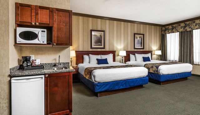 Redwood Inn & Suites - Grande Prairie