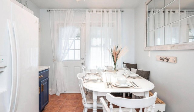 Relax in Style~Spacious 2BR w/Porch + Firepit~ Sleeps 7 ~ Free Wifi and Parking in Yonkers
