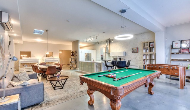 Relaxation, comfort, and convenience! Ultimate destination experience Montreal.