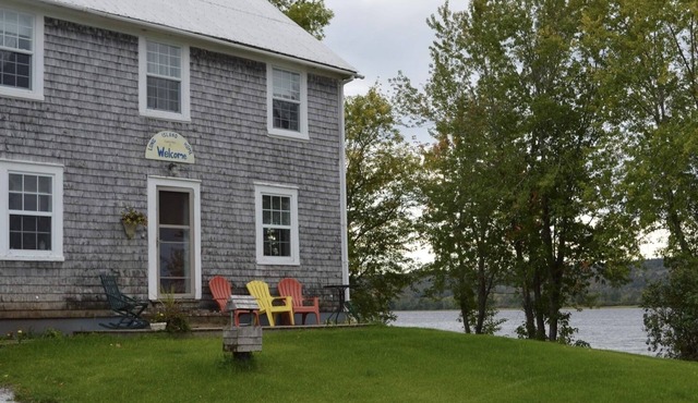 Relaxed vacation with 4 bedrooms on the beautiful Saint John River
