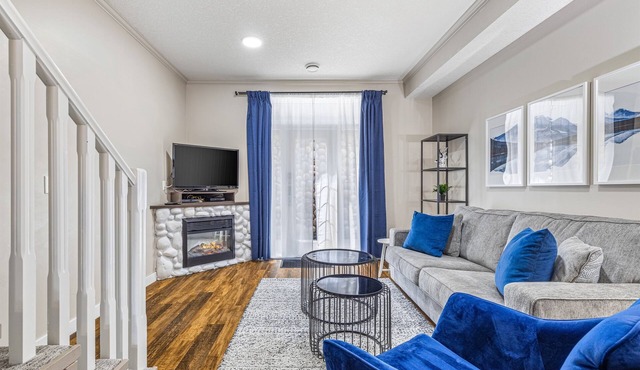 Relaxing Chalet - Heated Pool & Hot Tub - Pet Friendly