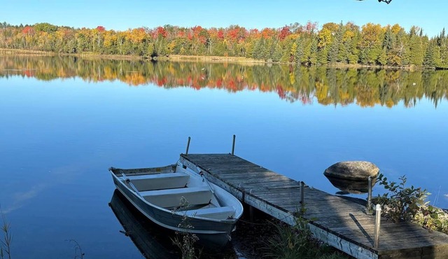 Relaxing Hush Puppy Cottage Retreat at the Lake Edge Cottages!
