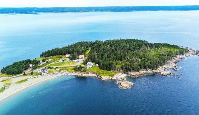 Relaxing Island Cottage on 3 acres w/ocean view