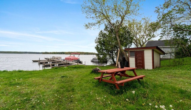 Relaxing Lakefront Cabin