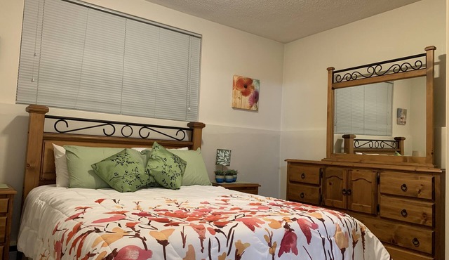 Relaxing Red Deer Suite - Private & Comfortable