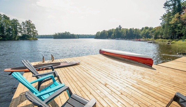 Renovated Retreat:10ppl-Lakefront-Sauna-Kayaks