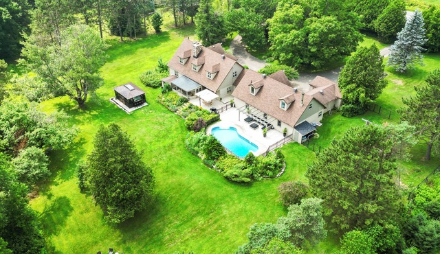 Renovated vintage cottage spa pool river